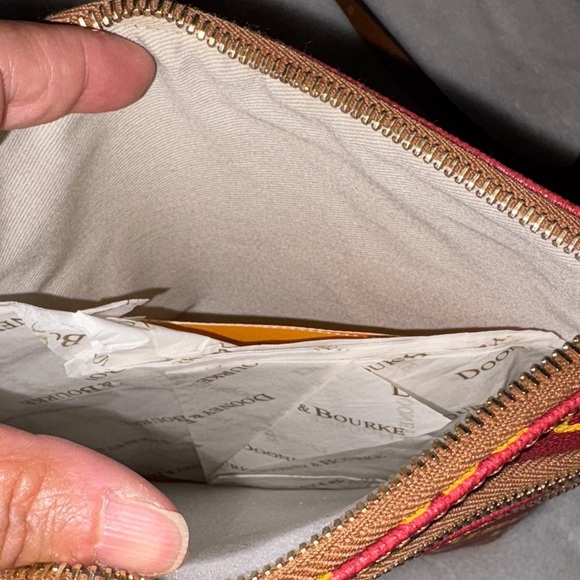 BNWT USC Triple Zip Crossbody Bag - by Dooney & Bourke “Sold Out” - Picture 5 of 10